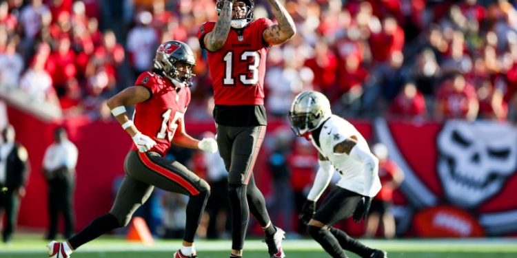Tampa Bay Buccaneers wide receiver Mike Evans makes NFL history, helps lead team to playoff berth