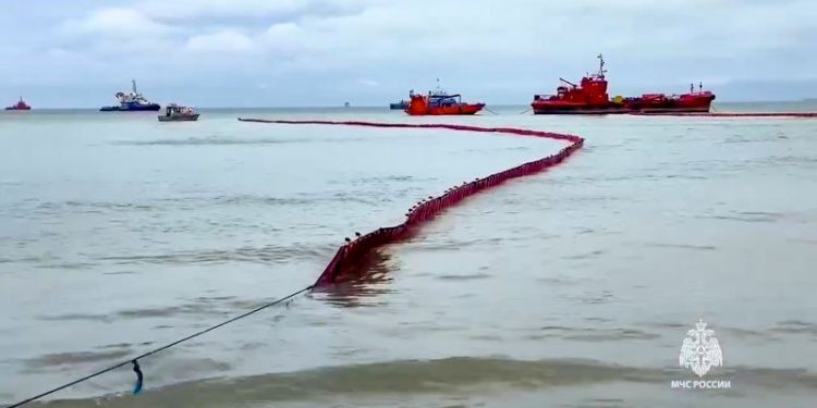 Russia forms emergency task force as Kerch Strait oil spill spreads