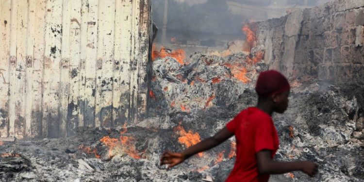 Huge fire at Ghanaian clothing market destroys hundreds of market stalls