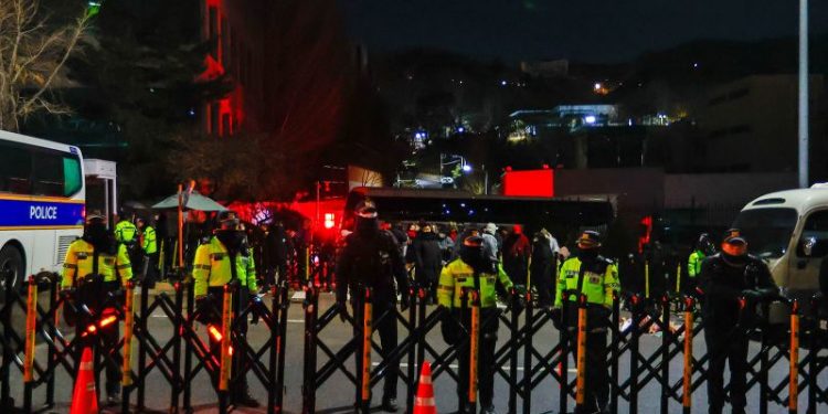 South Korean authorities launch second attempt to arrest president, reports Yonhap