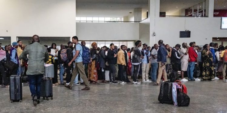 Congo severs ties with Rwanda as rebels close in on Goma, displacing thousands