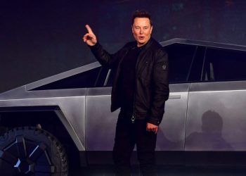 Musk loses more than $100B as Tesla gives up trillion-dollar company status amid sell-off