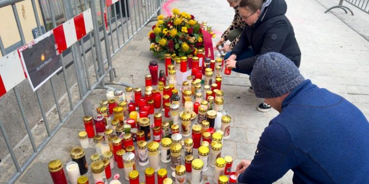 Man who stabbed five people in Austria is suspected Islamist, minister says