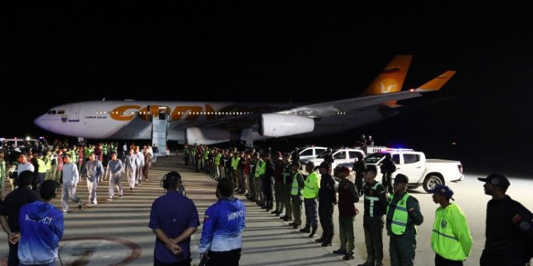 More than 170 Venezuelan migrants deported to Guantanamo arrive home
