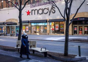 Macy’s turnaround hinges on revamping some stores and closing others. It appears to be working