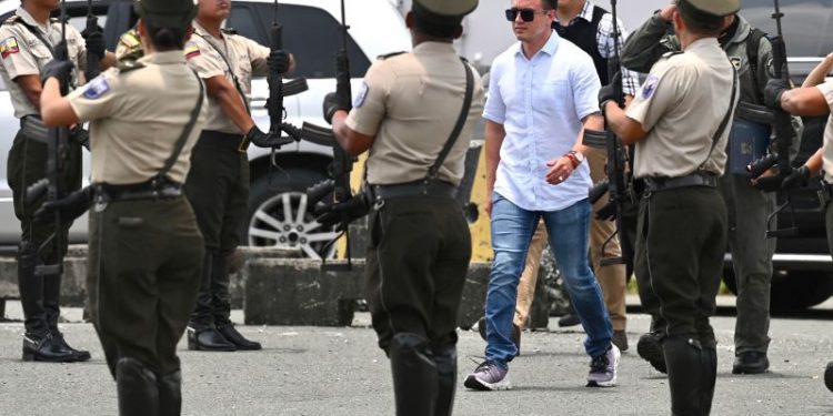 Ecuador’s president invites foreign armies to fight gangs in the country