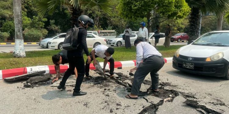 Powerful 7.7-magnitude quake hits Myanmar