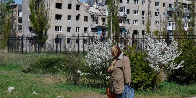 Ukraine says Russia launched deadly aerial barrage as pressure grows on Kyiv to respond to US peace proposal