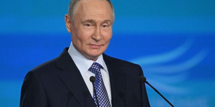 After Putin calls for three-day ceasefire, Trump reiterates demand for permanent Ukraine truce