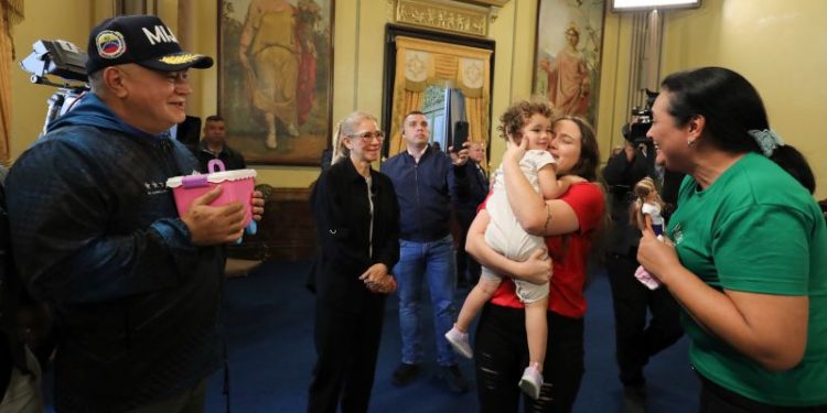 Deported mom says toddler’s return to Venezuela after separation by US authorities was a ‘miracle’