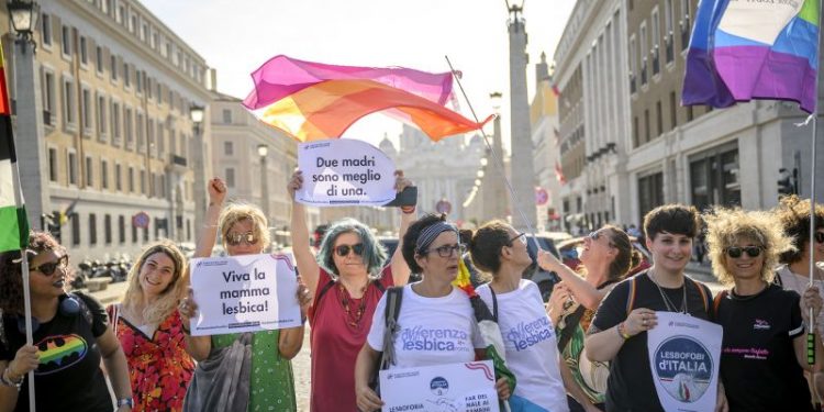 Lesbian mothers win legal status in Italy IVF ruling