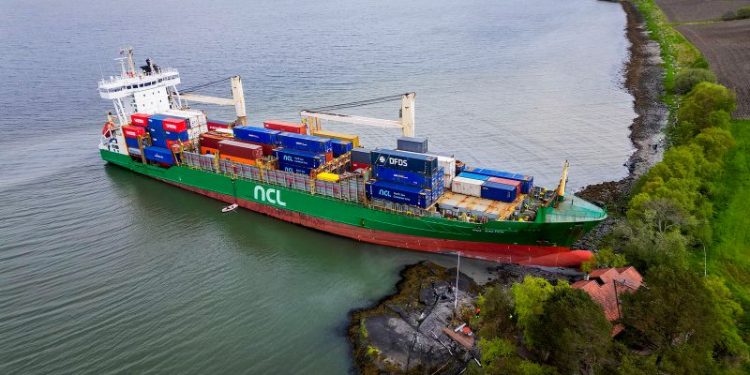 Man sleeps through massive container ship running aground on his front lawn