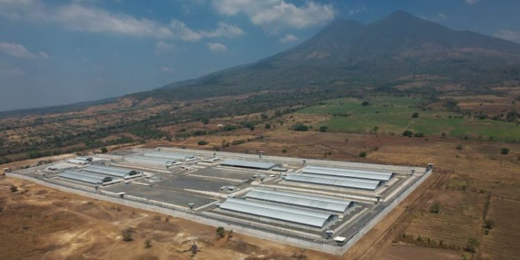 Peru is considering sending foreign prisoners to El Salvador