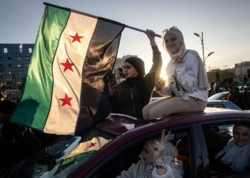 Syria orders women to cover up on beaches with conservative new dress code